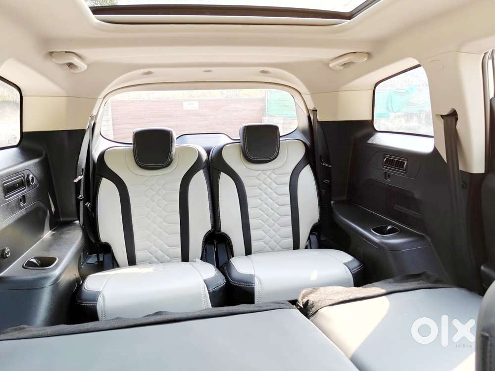 Mahindra Xuv700 2.0 Ax 5 Petrol Mt 7 Str, 2022, Petrol