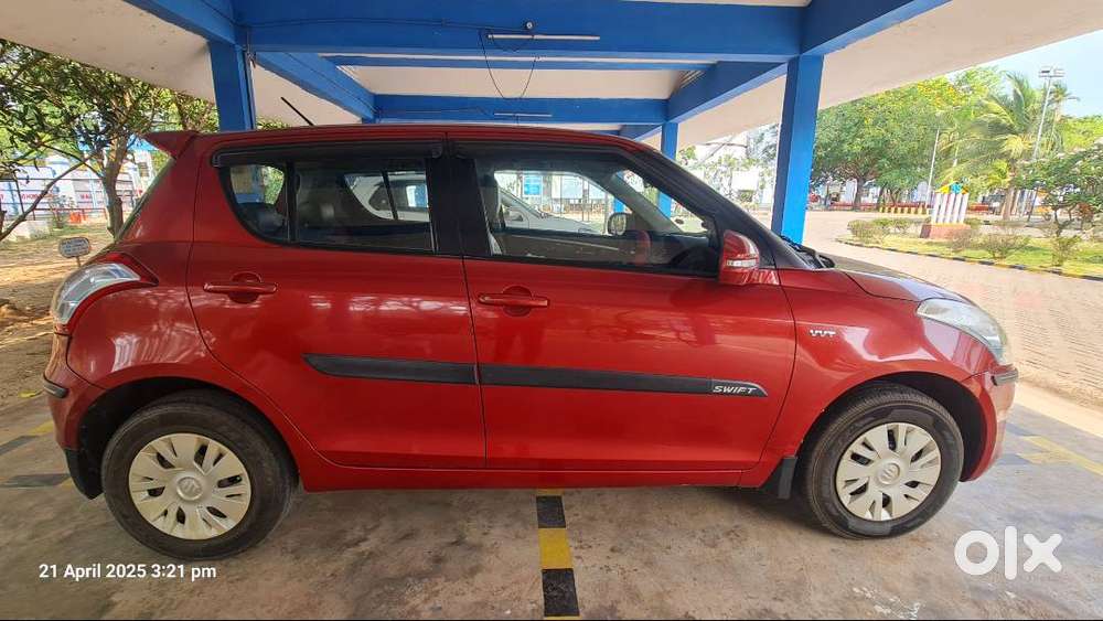 Maruti Swift Vxi. Petrol
