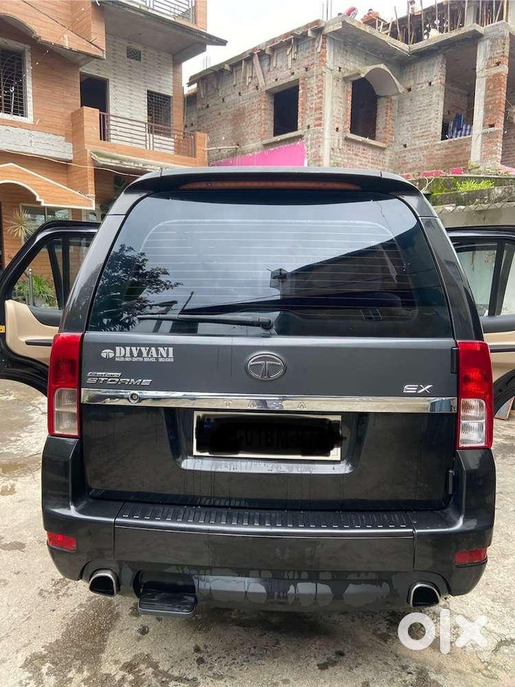 Tata Safari Storme 2015