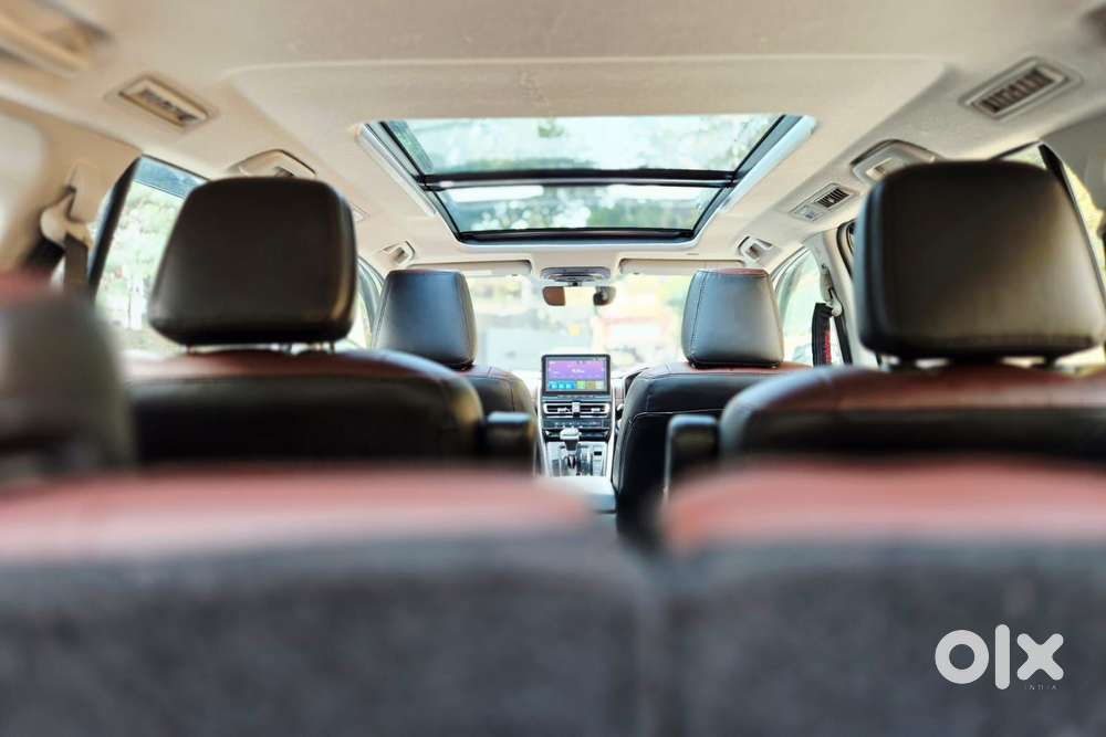 Toyota Innova Hycross 2.0 Vx (o) Hybrid 8 Str, 2025, Petrol