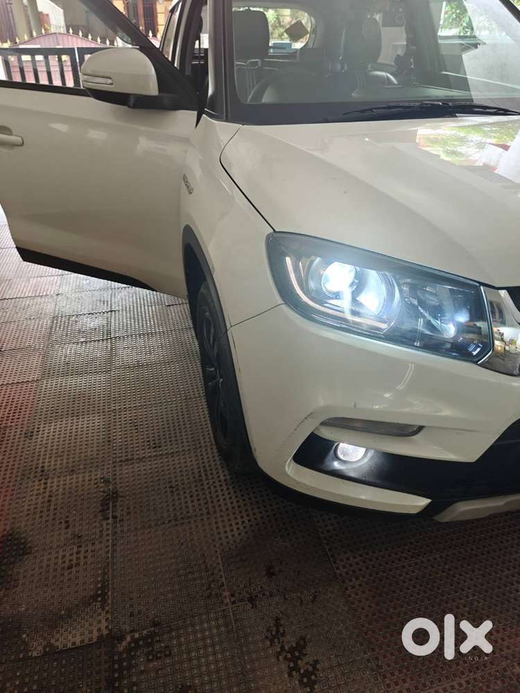 Maruti Brezza Zdi+ Amt 2018 White Top Model No Accident Fully Loaded