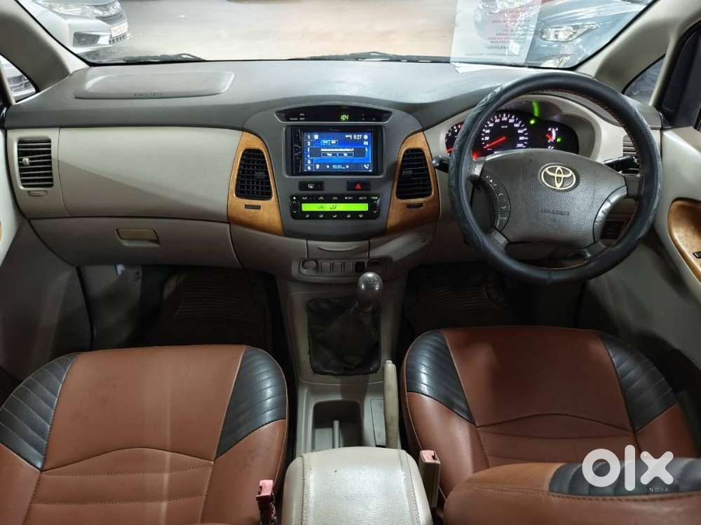 Innova 2.5 V 8str  Model 2010