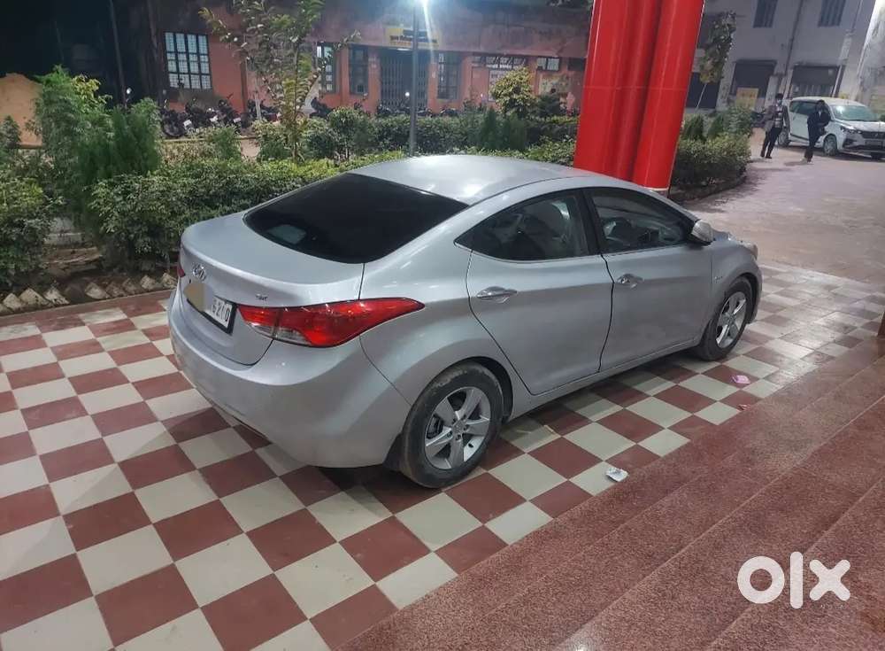 Hyundai New Elantra 2013 Diesel 86000 Km Driven