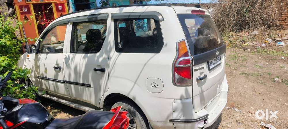 गाड़ी कंपलीट है मुझे अर्जेंट सेल करना है