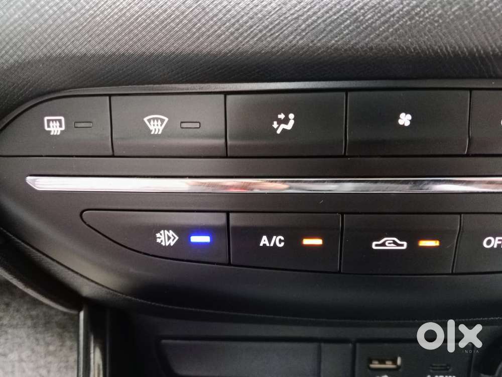 Tata Punch Accomplished Amt Sunroof, 2025, Petrol