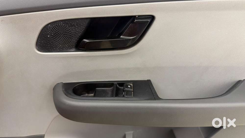 Tata Altroz 1.2 Xe, 2020, Petrol