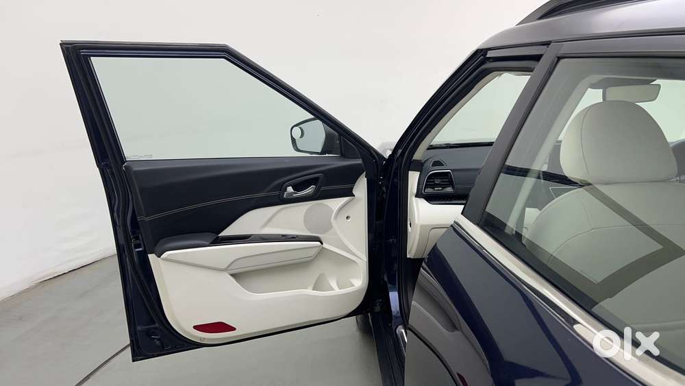 Mahindra Xuv 3xo Ax7l 1.2 Petrol At (pg), 2024, Petrol