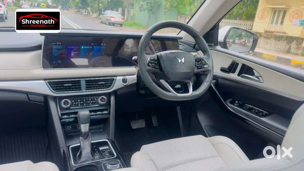 Mahindra Xuv700 2.2 Ax 7 Diesel At Luxury Pack Str, 2024, Diesel