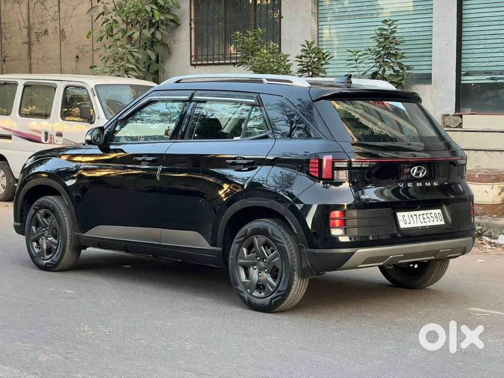 Hyundai Venue Sx Mt, 2024, Cng & Hybrids