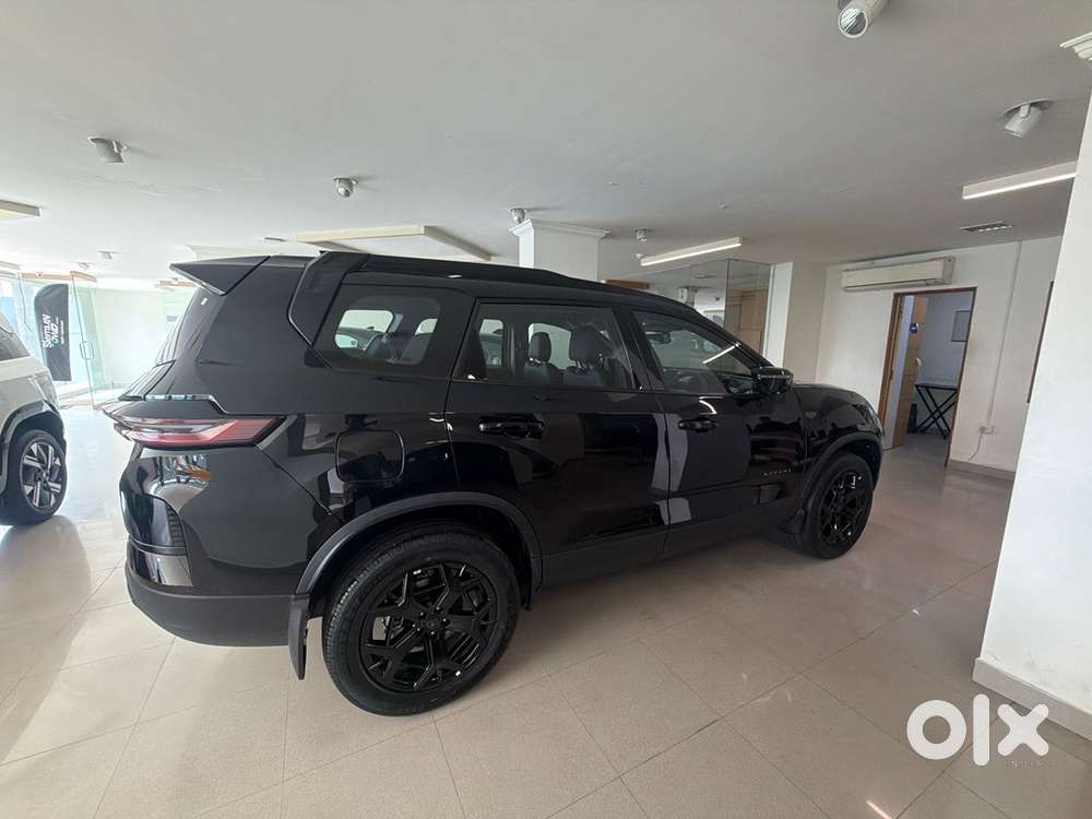 Tata Safari Adventure 2026 Dark Edition