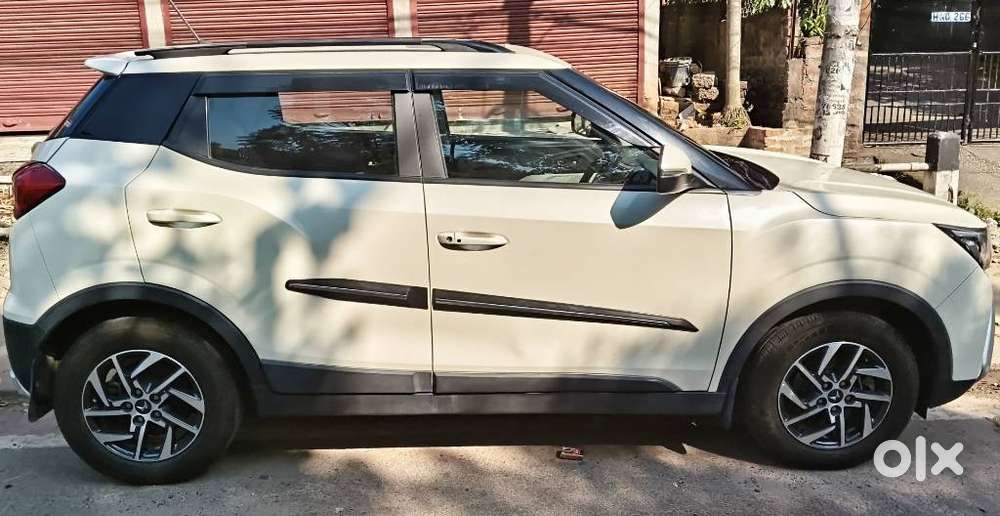 Mahindra Xuv300 1.2 W8 (o) Amt Petrol, 2023, Petrol