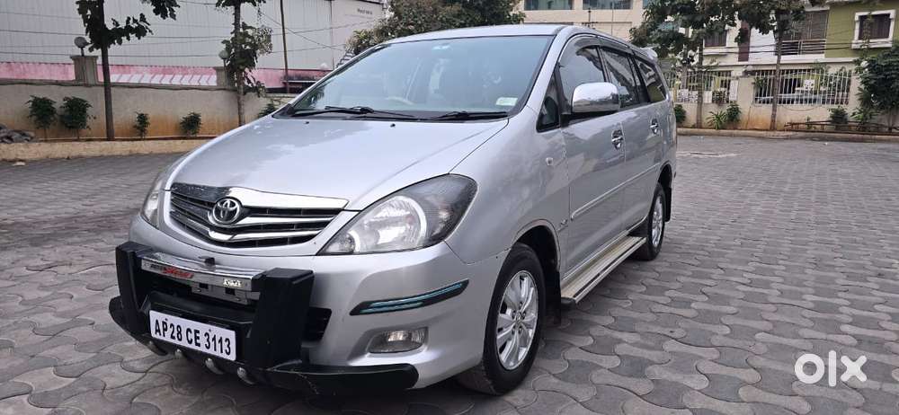 Toyota Innova 2004-2011 2.5 V Diesel 8-seater, 2010, Diesel
