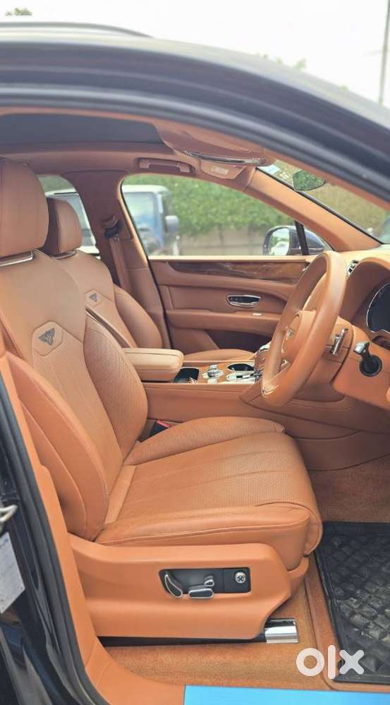 Bentley Bentayga V8 Petrol, 2023, Petrol