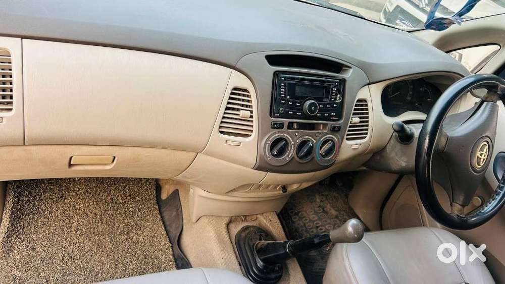 Toyota Innova 2009-2011 2.5 E 8 Str, 2010, Diesel