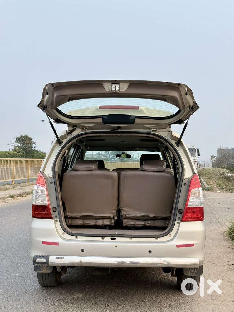 Toyota Innova 2.5 G (diesel) 8 Seater, 2015, Diesel