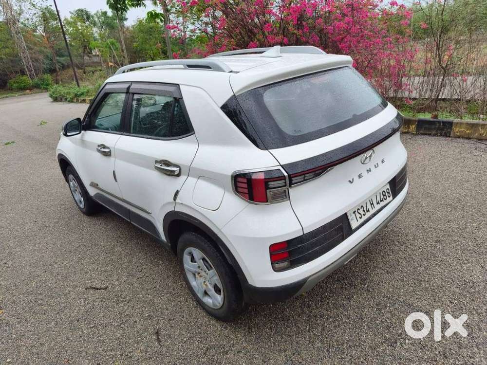 Hyundai Venue 1.2 S (o), 2022, Petrol