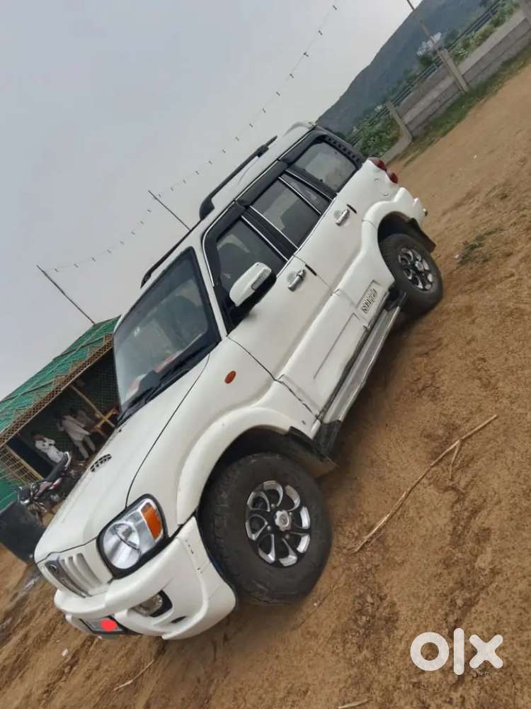 Mahindra Scorpio White M2di