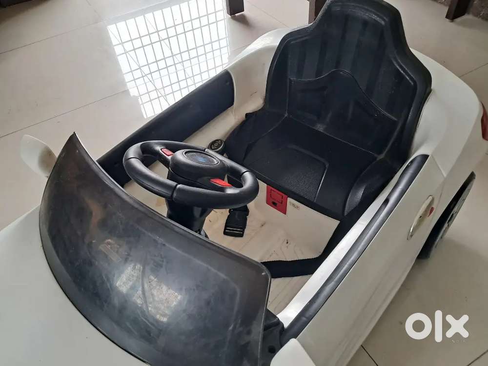 Kids electric car with remote - Photo 2