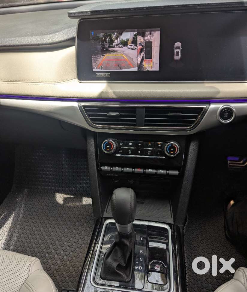 Mahindra Xuv700 2.0 Ax 7 Petrol At Luxury Pack Str, 2025, Petrol