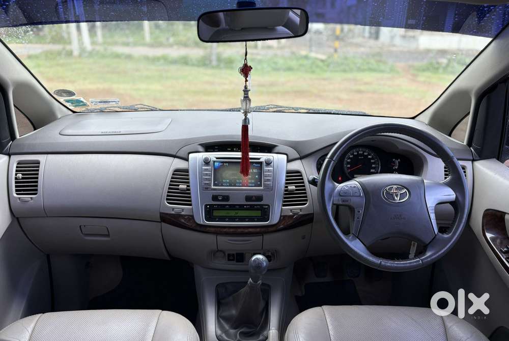 Toyota Innova 2.5 V 8 Str, 2013, Diesel