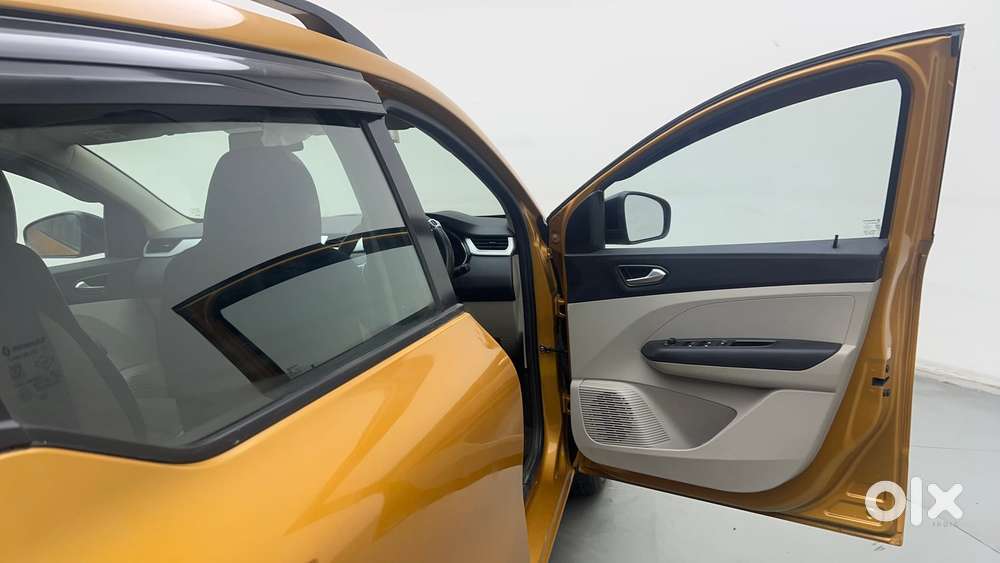 Renault Triber Rxz, 2022, Petrol