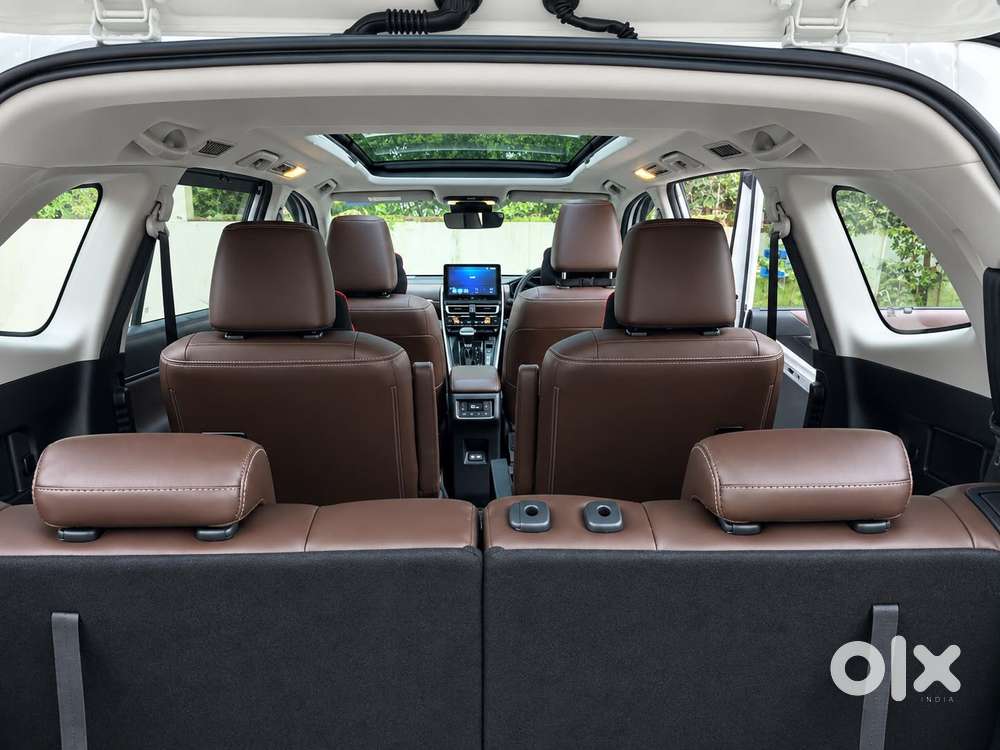 Toyota Innova Hycross 2.0 Zx (o) Hybrid 7 Str, 2025, Petrol