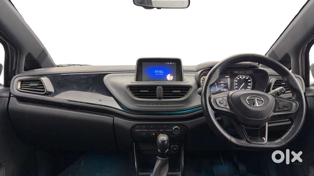Tata Altroz 1.2 Xza Plus Dark Edition Dct, 2022, Petrol