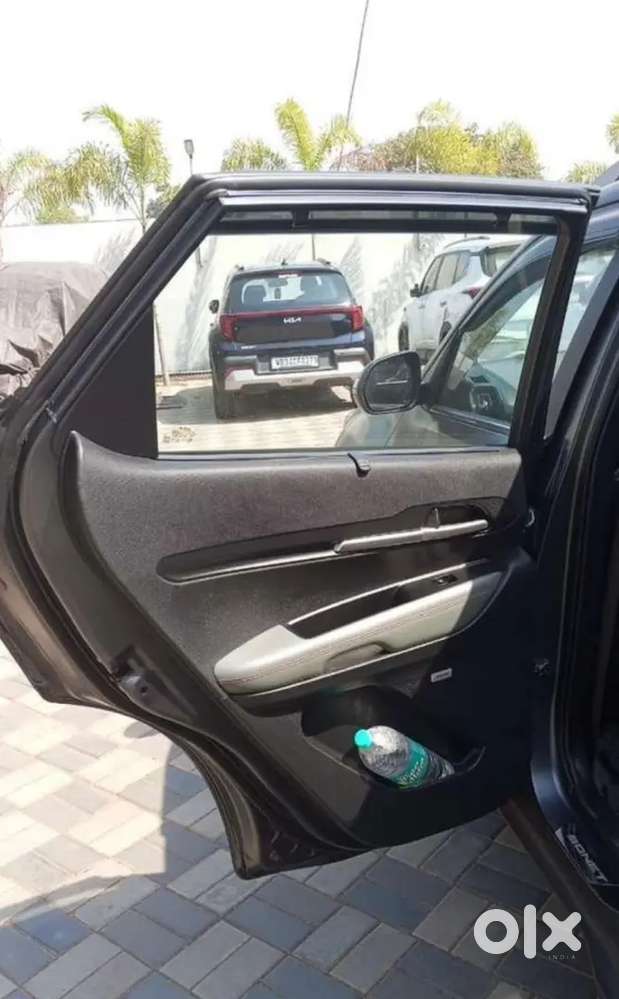Kia Sonet X-line Top Model Atomic 2023 Petrol  Just Looking New