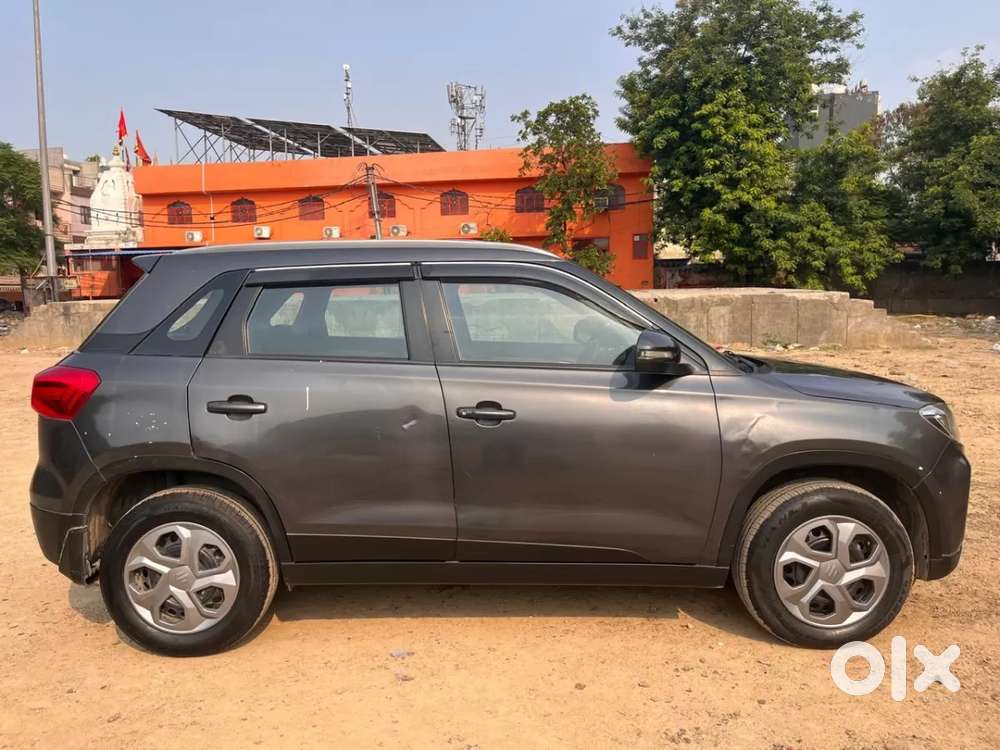 Maruti Suzuki Brezza 1.5 Zxi Plus Smart Hybrid Dual Tone, 2022, Petr..