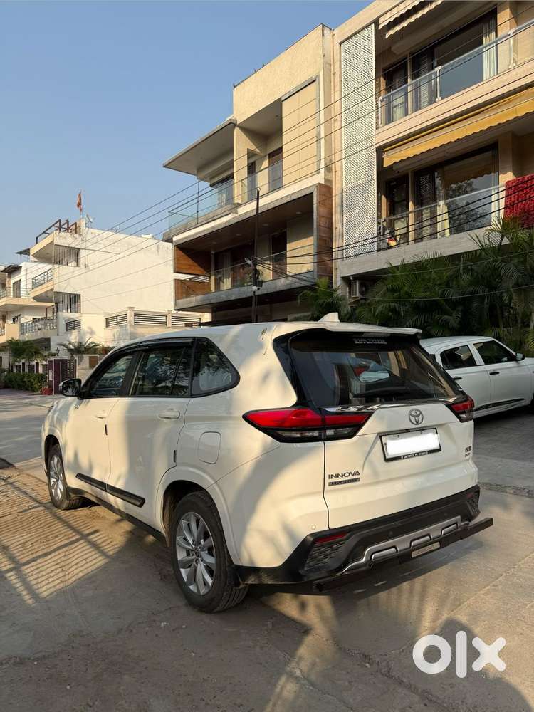 Toyota Innova Hycross 2.0 Vx (o) Hybrid 7 Str, 2025, Petrol