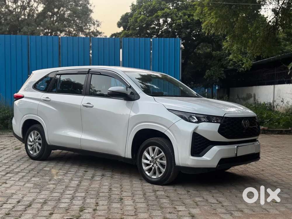 Toyota Innova Hycross, 2023, Petrol