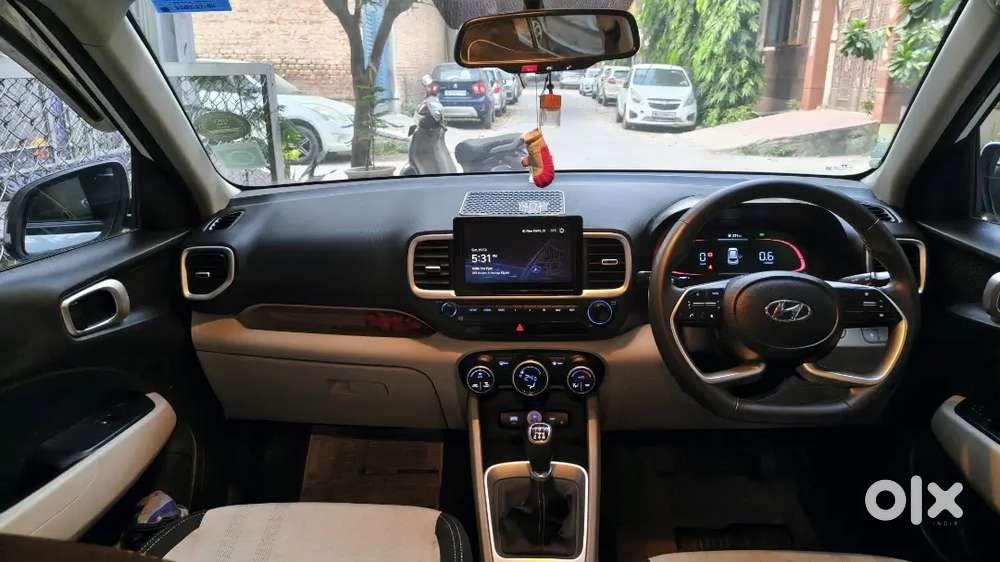Hyundai Venue Sx 1.2 Petrol | Dec 2022 Model | Low Driven | 1st Owner