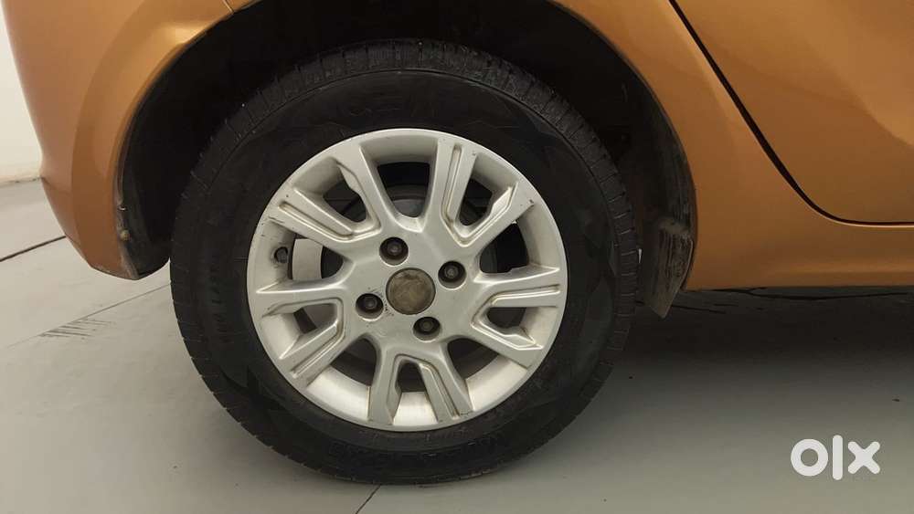 Tata Tiago Xza, 2017, Petrol