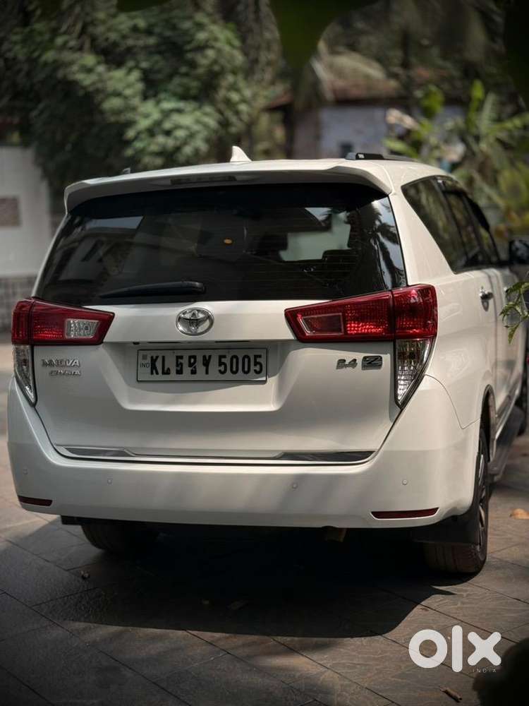 Toyota Innova Crysta 2023