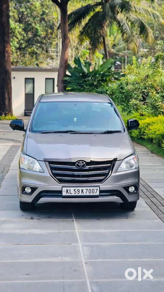 Toyota Innova 2015 V