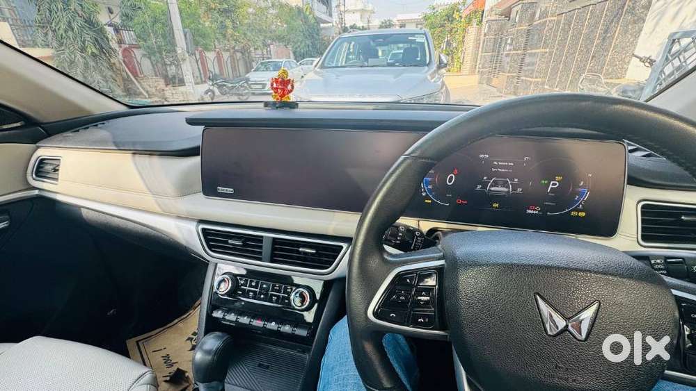 Mahindra Xuv700 2.0 Ax 7 Petrol At Luxury Pack Str, 2023, Petrol