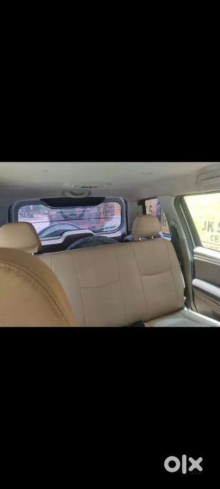Mahindra Tuv 300 T8