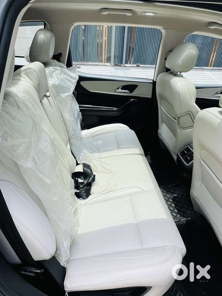 Mahindra Xuv700 2.2 Ax 7 Diesel Mt Luxury Pack Str, 2024, Diesel