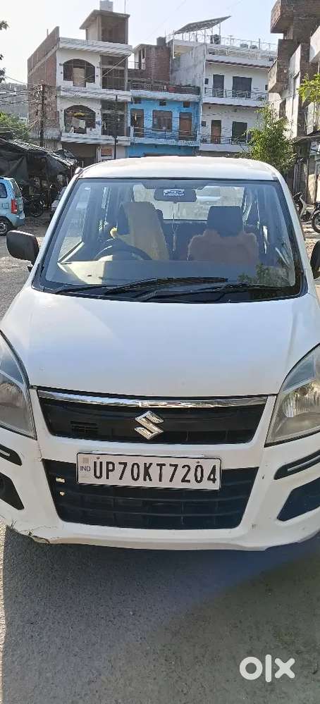 गाड़ी एकदम नईं कंडीशन में है