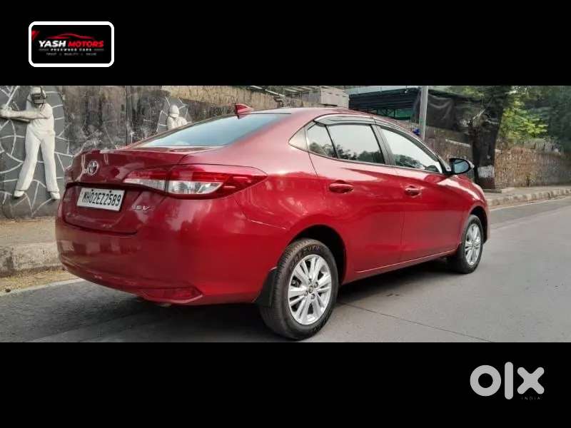 Toyota Yaris V Cvt, 2018, Petrol