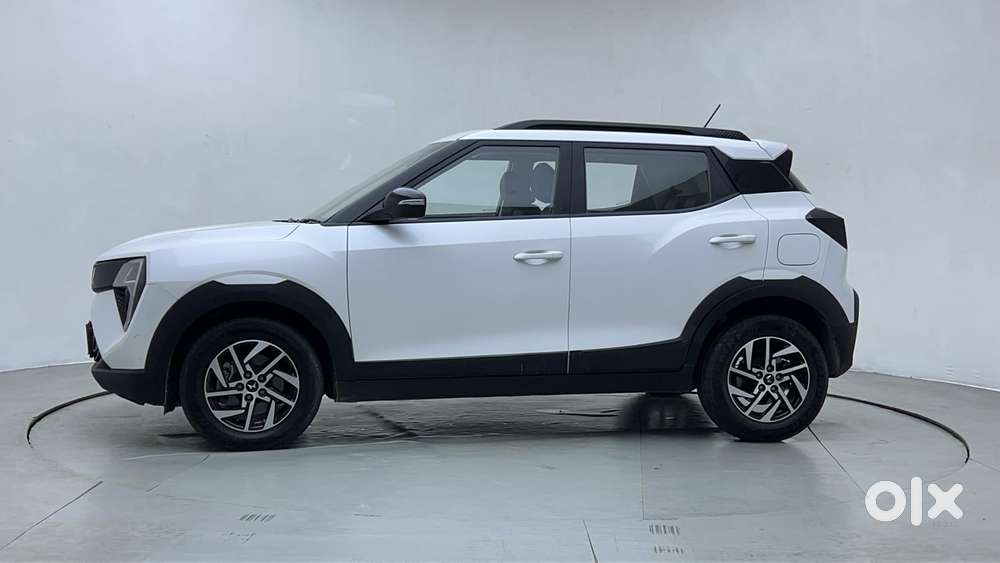 Mahindra Xuv 3xo Ax5 Pm Mt, 2024, Petrol