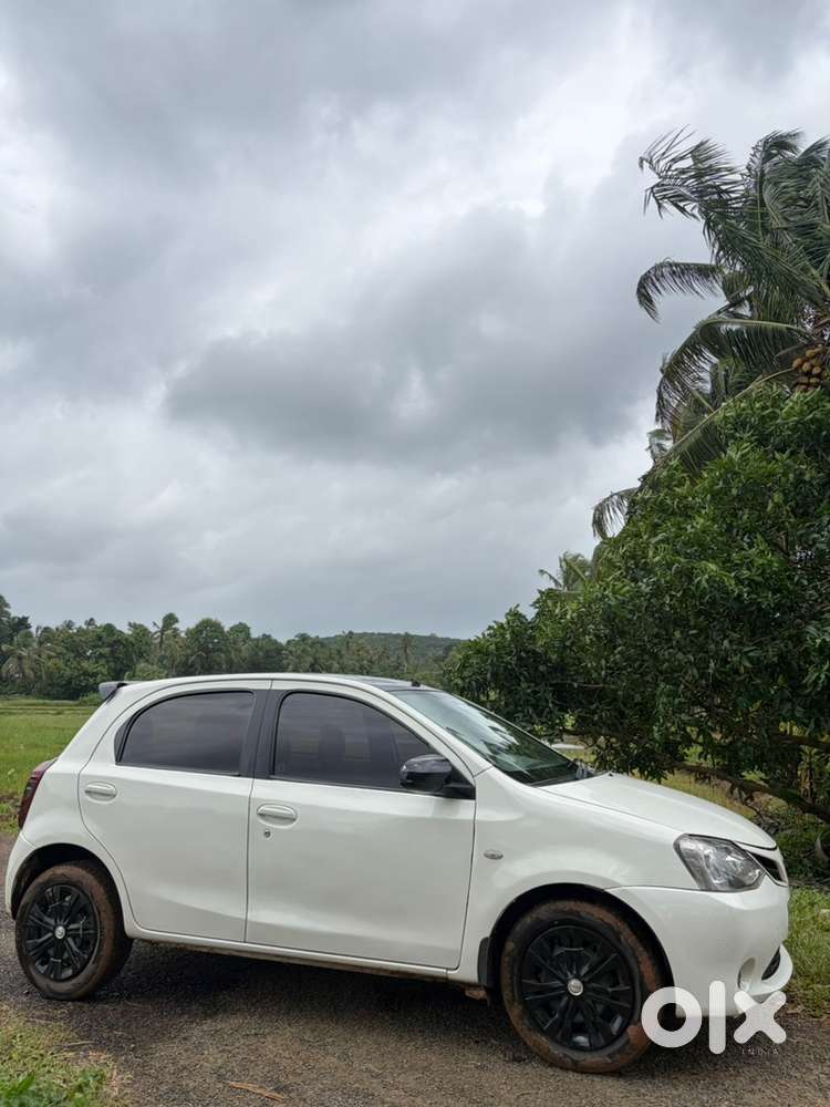 Toyota Etios Liva Gd 2015 Diesel Car/ (phone)