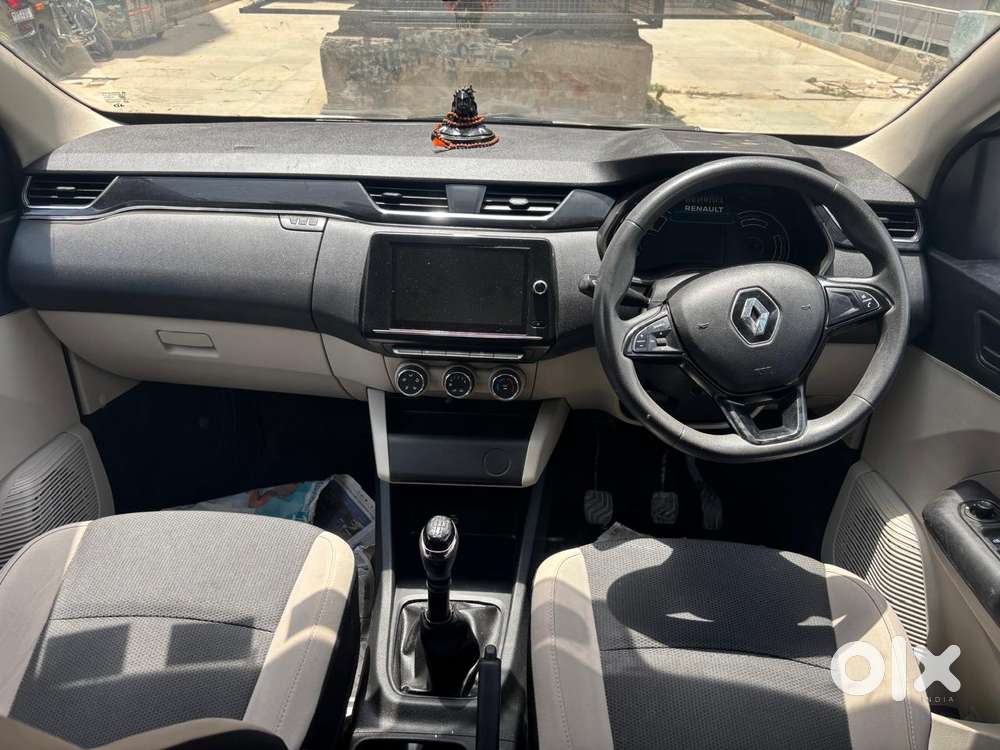 Renault Triber Rxt, 2022, Petrol