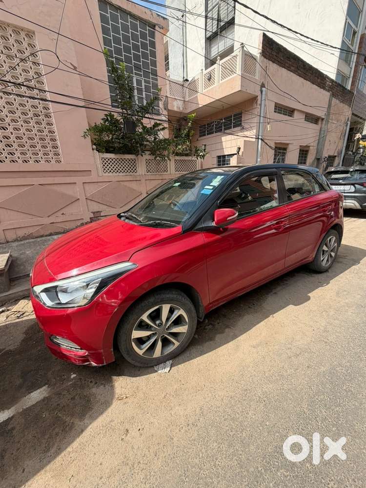 Dual Tone Red Black Hyundai I20 Excellent Condition
