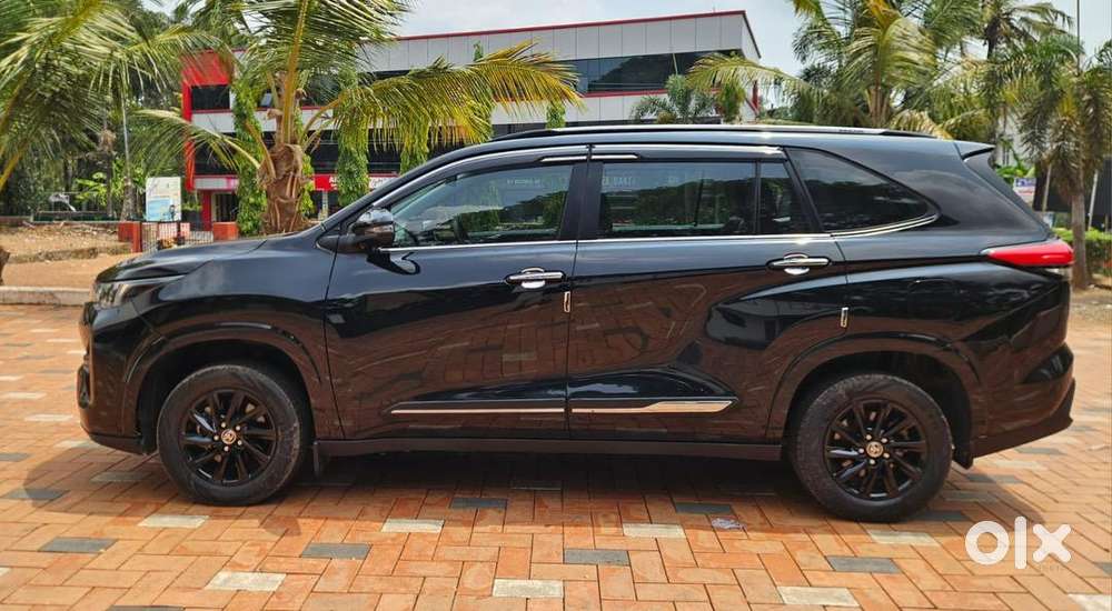 Toyota Innova Hycross 2023 Petrol 23400 Km Driven