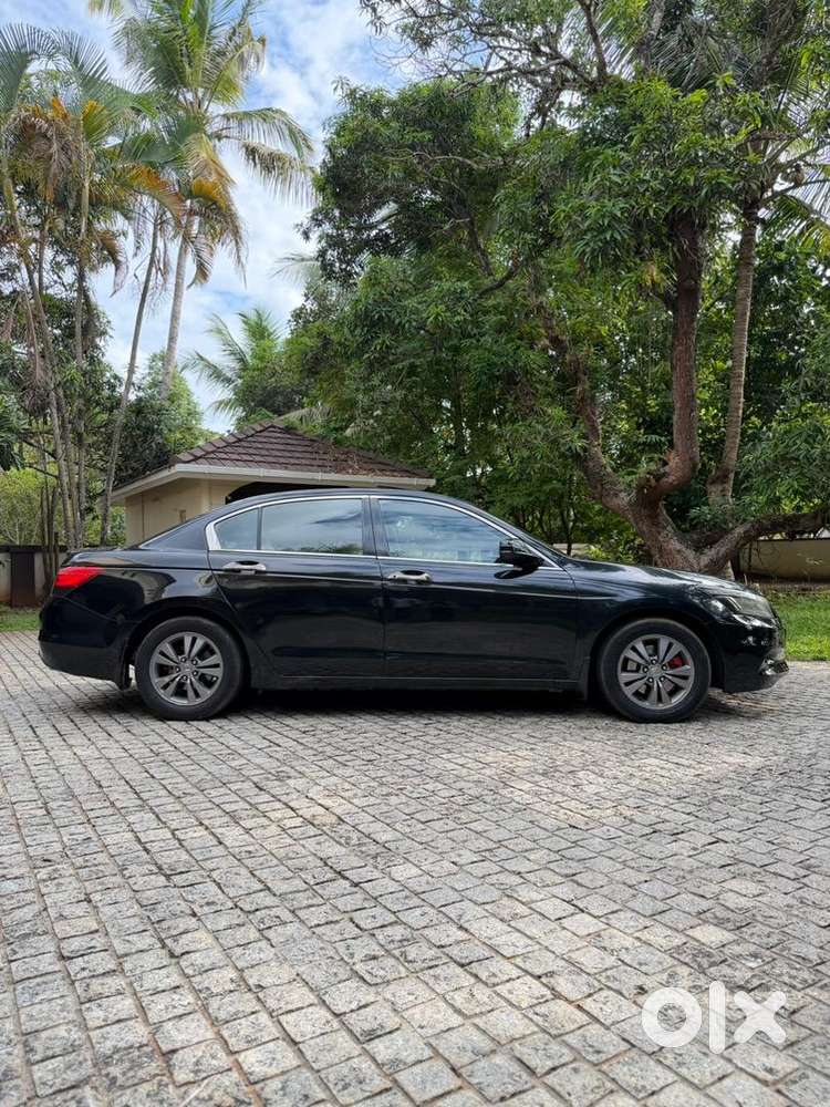 Honda Accord Petrol 2011 Sunroof Top End Model