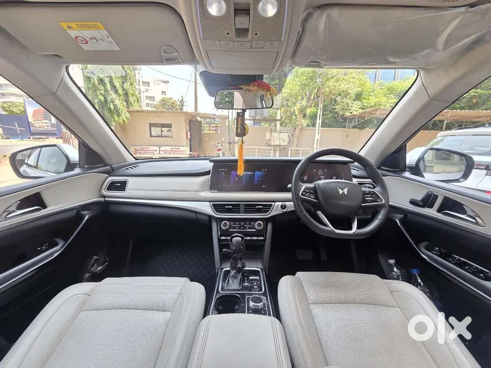Mahindra Xuv700 2023 Petrol Well Maintained