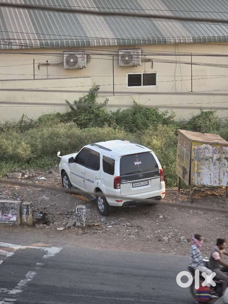 Tata Safari Storme 2017