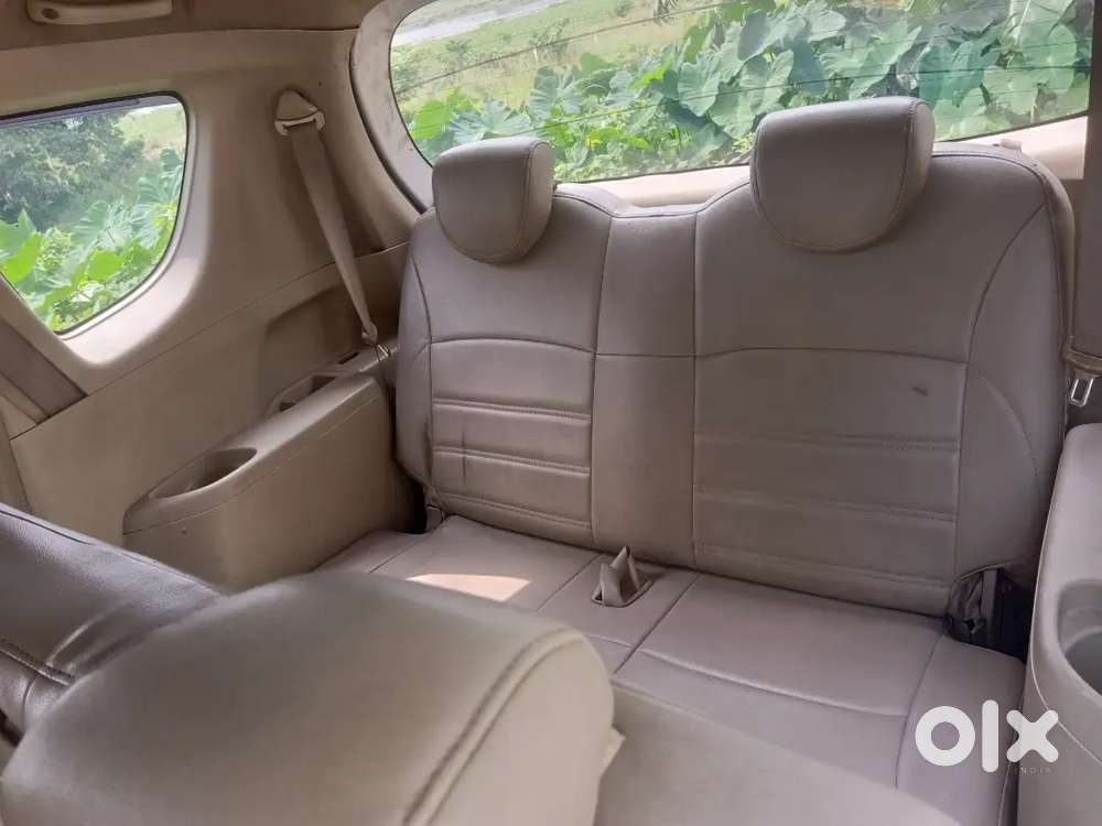 Maruti Suzuki Ertiga Zxi 2012 Top Model