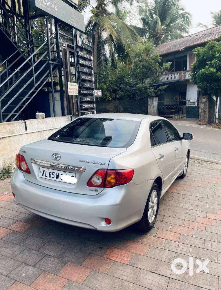 Toyota Corolla Altis 2010 Petrol Well Maintained